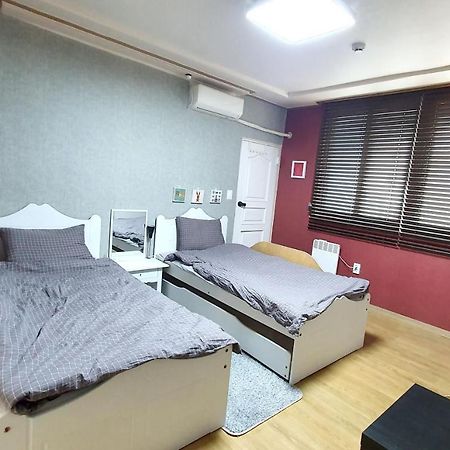 Triangel Pensión Hongdae Seúl Exterior foto